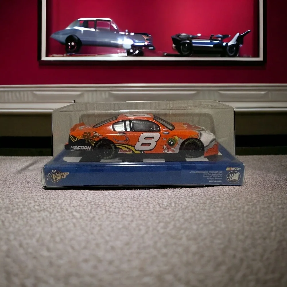 NASCAR Dale Earnhardt Jr #8 Looney Tunes Rematch 2002 Monte Carlo 1:24 Car Model